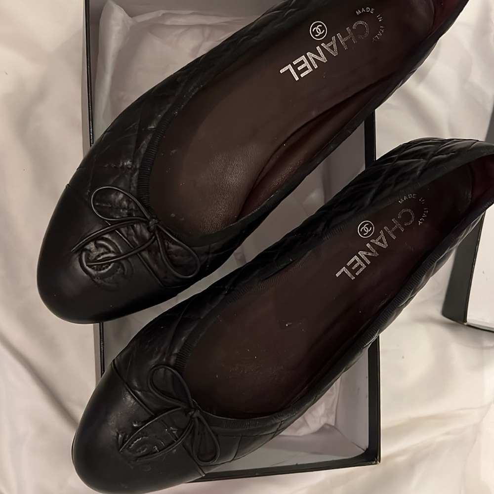 Elegant, classic Chanel flats . Size 41 . Amazing condition. Authentic . - Picture 7 of 9